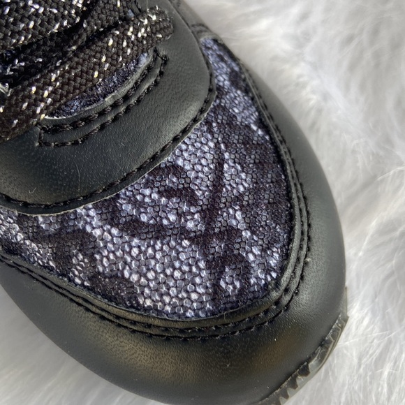 New GUESS Girls Guess Cute Logo Shoes - Picture 3 of 8